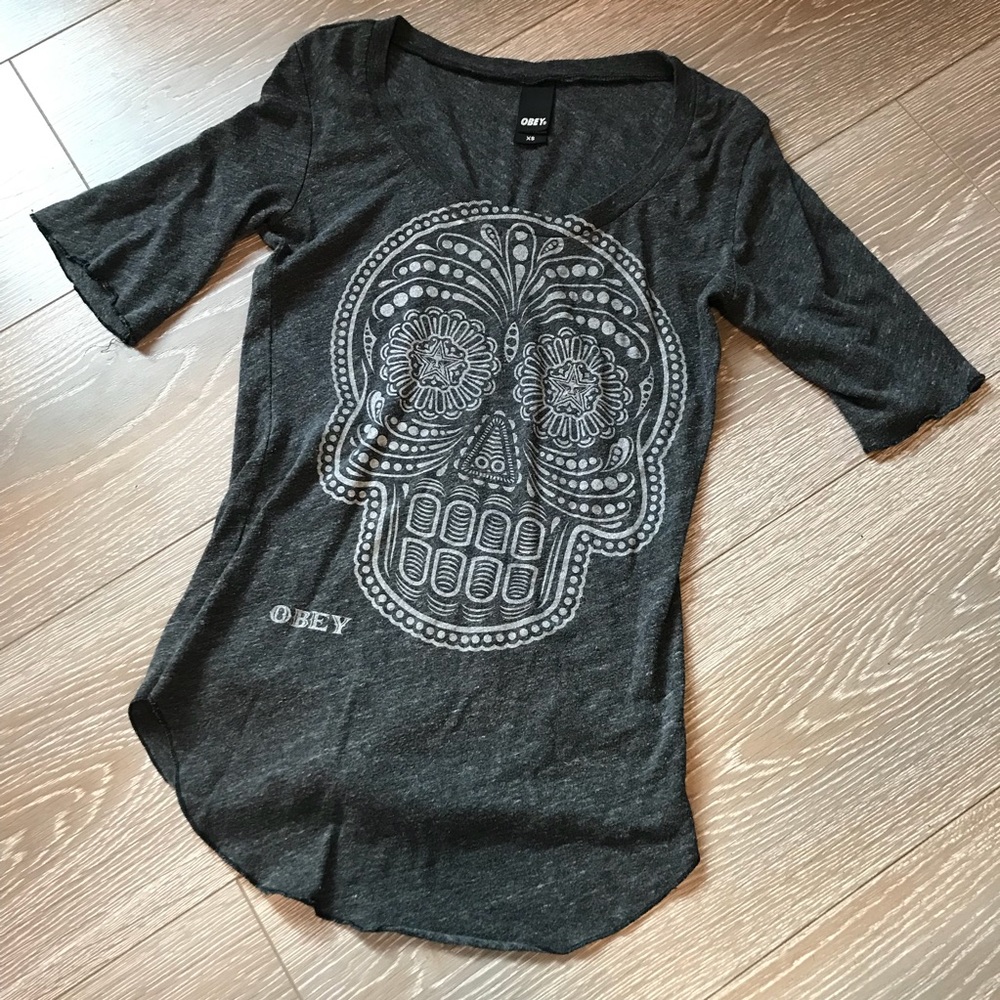 Obey dark gray sugar skull shirt! XS